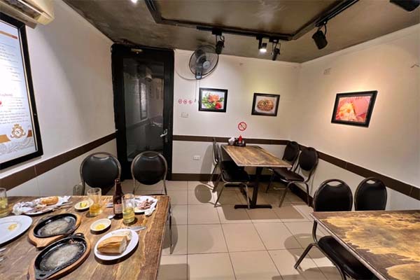 Vụ nhân viên quán bánh mì Nguyên Sinh đánh khách: Giám định thương tích-2