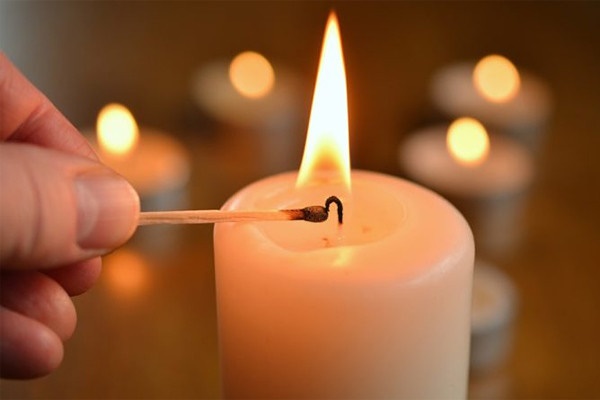 Kiểm tra sức khỏe bằng cách thổi nến-1