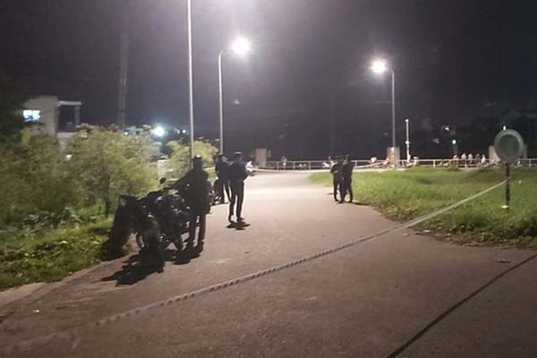 Hàng xóm cứu 2 vợ chồng và con gái thoát khỏi đám cháy ở TP.HCM-3