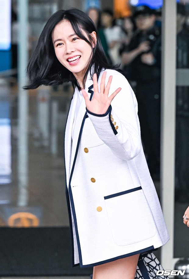 Son Ye Jin lần đầu lộ diện công khai sau sinh con-5