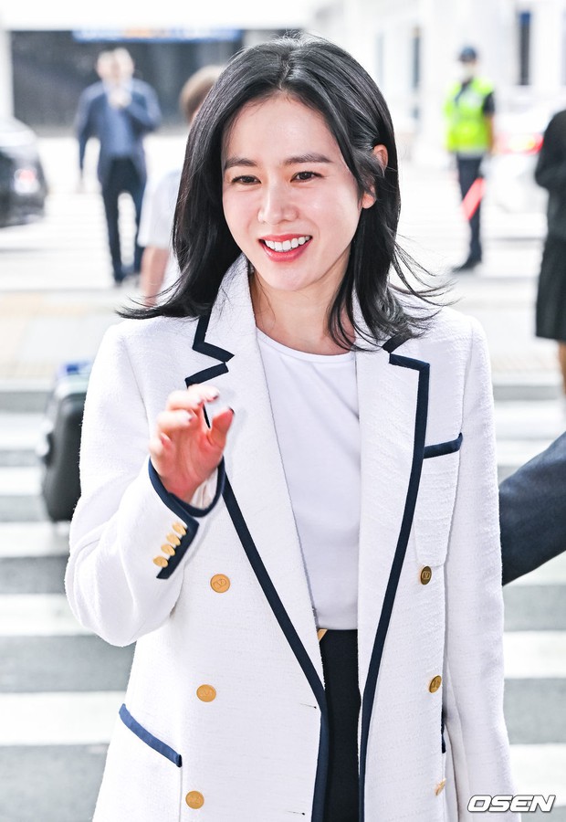 Son Ye Jin lần đầu lộ diện công khai sau sinh con-4