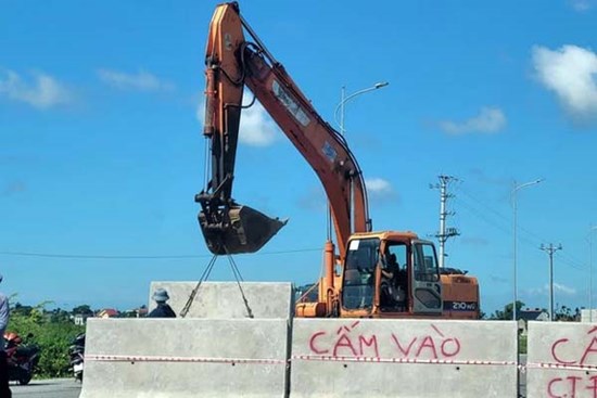 Vụ tai nạn khiến ca nương Tú Thanh tử vong: Dựng rào chắn cấm xe vào đường ven biển