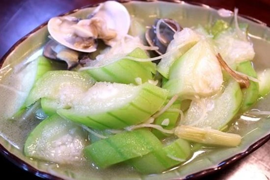 Quả mướp ăn vào mùa hè thanh mát, nhiều dinh dưỡng nhưng có 3 nhóm người cần chú ý khi dùng