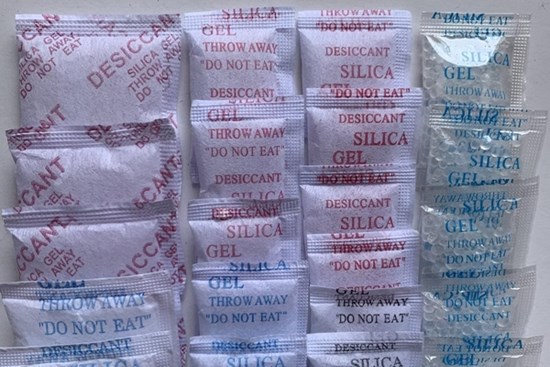 Gói hút ẩm đừng vội vứt đi, giữ lại giúp mang tới nhiều lợi ích không tưởng, tiết kiệm cả đống tiền mỗi tháng