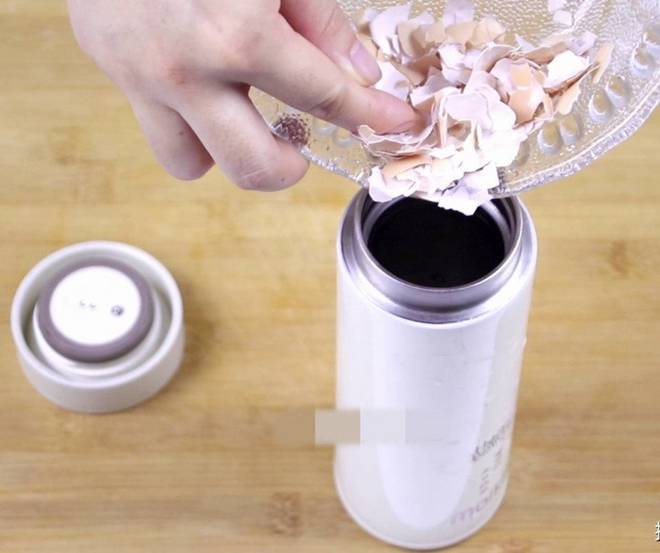 Cho vỏ trứng vào chảo rang, nhiều vấn đề trong nhà được giải quyết, vừa tiết kiệm lại dễ dùng-3