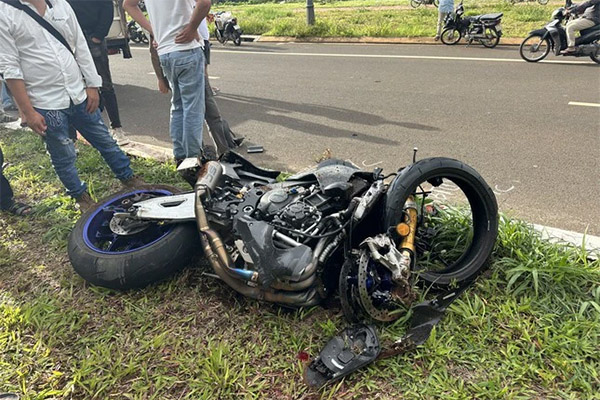 Xác minh nữ người mẫu dang 2 tay khi chạy mô tô ở Thủ Thiêm-2