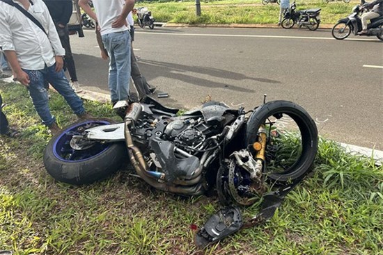 Vụ thanh niên 16 tuổi lái mô tô tông thai phụ tử vong: Ai giao xe?