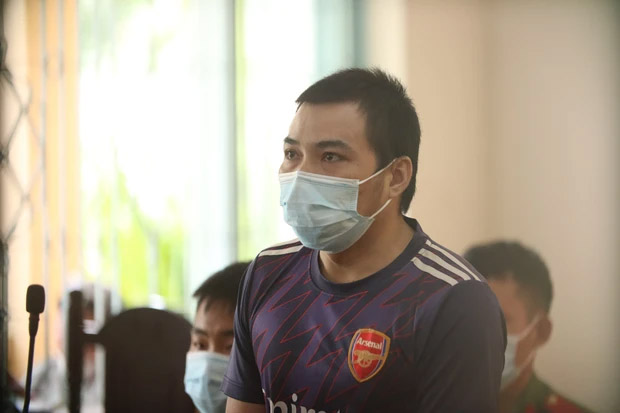 Cha dượng đánh bé trai 18 tháng tuổi tử vong bị đề nghị án 9-10 năm tù-1