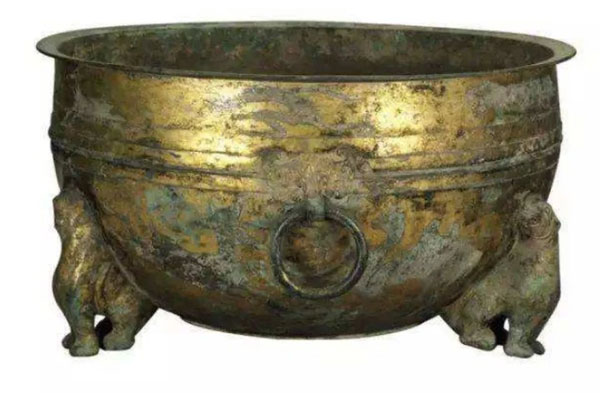 Cậu bé đi mót lúa nhặt được 3 cái nồi kỳ lạ, giật mình khi thấy hình hồ ly 9 đuôi-2