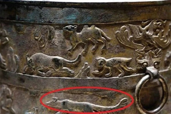 Cậu bé đi mót lúa nhặt được 3 cái nồi kỳ lạ, giật mình khi thấy hình hồ ly 9 đuôi-3