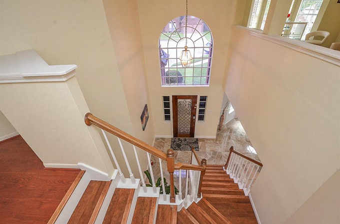 Cơ ngơi đẳng cấp của ca sĩ vừa xuất hiện khác lạ sau phẫu thuật hàm và cổ khiến fan không nhận ra-10