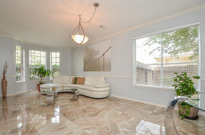 Cơ ngơi đẳng cấp của ca sĩ vừa xuất hiện khác lạ sau phẫu thuật hàm và cổ khiến fan không nhận ra-7