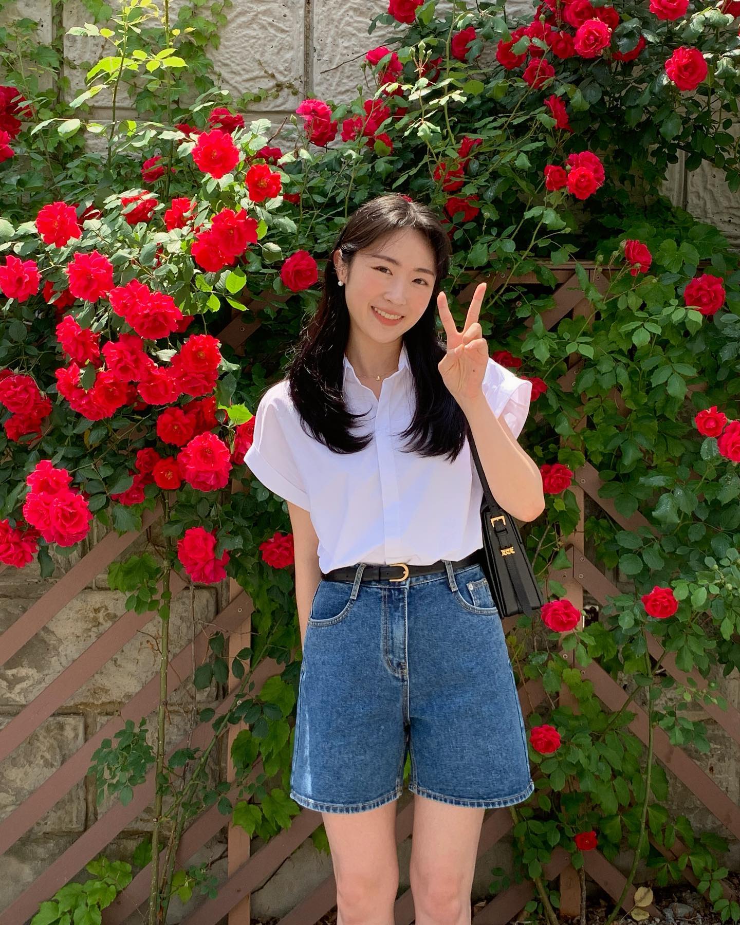 4 mẫu áo sơ mi sáng màu mà nàng công sở nên sắm-2