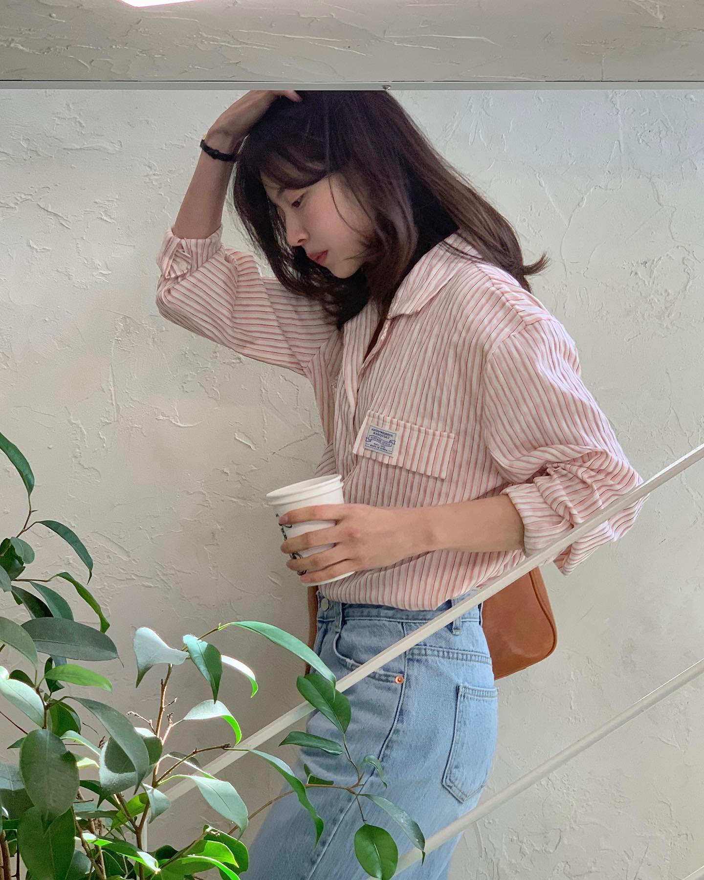 4 mẫu áo sơ mi sáng màu mà nàng công sở nên sắm-3