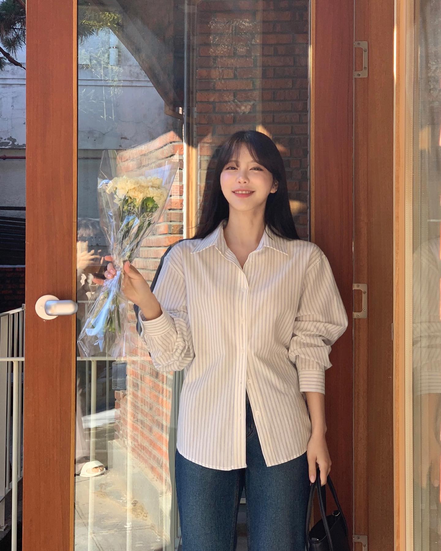 4 mẫu áo sơ mi sáng màu mà nàng công sở nên sắm-4