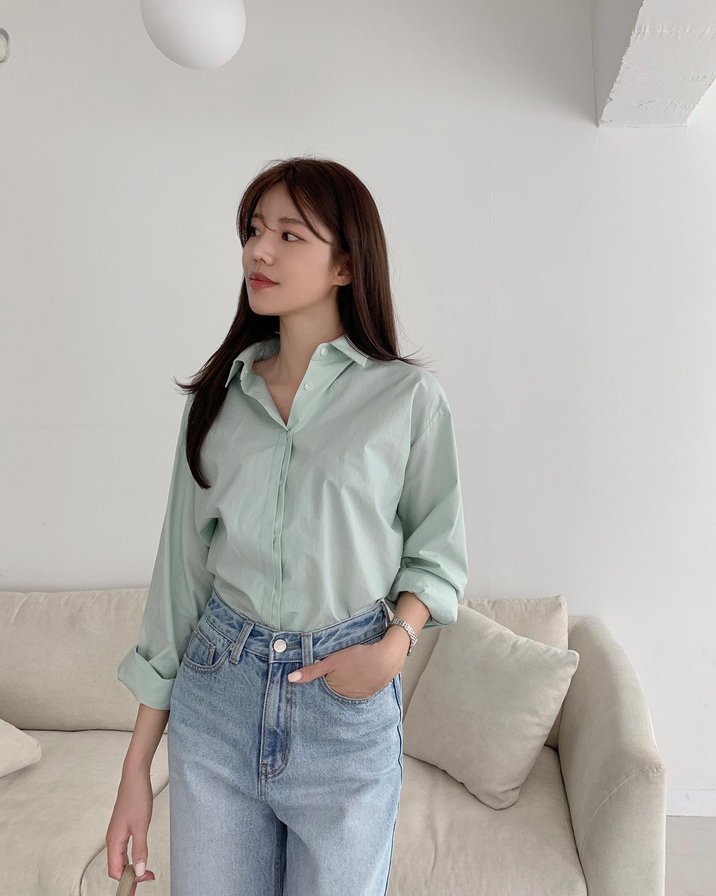 4 mẫu áo sơ mi sáng màu mà nàng công sở nên sắm-8