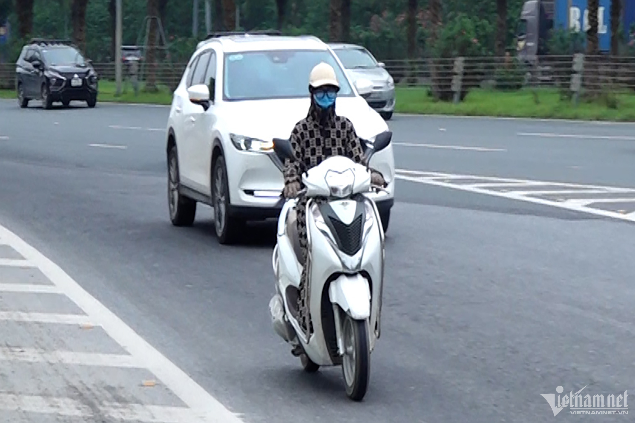 Những vụ tai nạn bất ngờ do áo chống nắng cuốn vào bánh xe-4