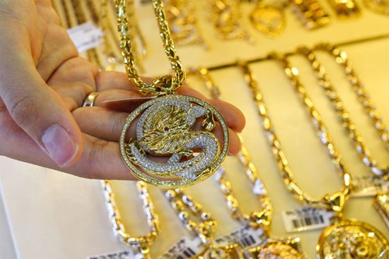 Giá vàng hôm nay 5/7: Đảo chiều đi lên, áp lực còn nhiều