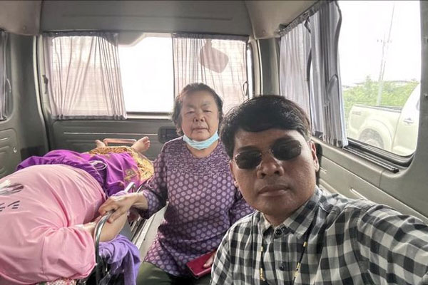 Người phụ nữ bất ngờ sống lại khi đang trên đường đến nơi tổ chức tang lễ-1