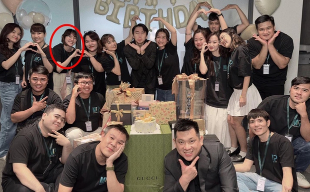 Sơn Tùng đăng ảnh mừng tuổi mới, vị trí của Hải Tú gây chú ý-3