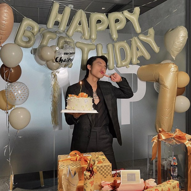 Sơn Tùng đăng ảnh mừng tuổi mới, vị trí của Hải Tú gây chú ý-2