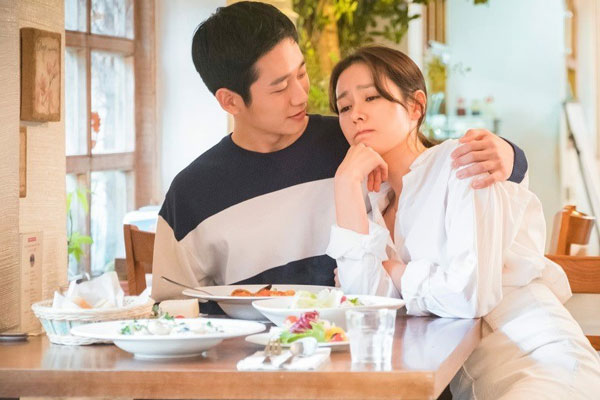 Tình cờ thấy vợ cũ được chồng mới gỡ cua biển cho ăn, tôi tiếc đứt ruột vì đã bỏ rơi em-1