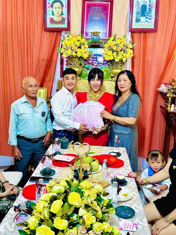 Cô dâu nhận 15 sổ hồng, 18 cây vàng và chuyện tình chuyển giới nổi tiếng đất An Giang-1