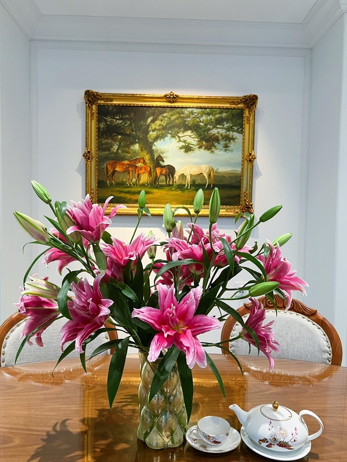 Á hậu từng gây rúng động vì được rước dâu bằng xe 10 tỷ hiện ở trong căn hộ siêu sang, góc nào cũng sống ảo-11