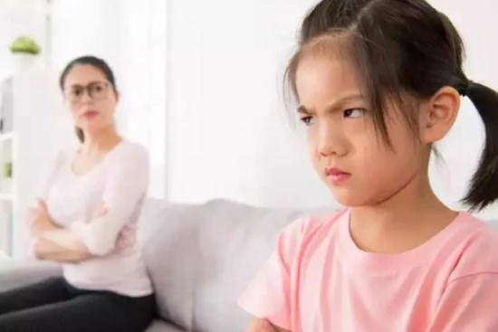 Phát hiện trẻ có những hành vi này, cha mẹ cần uốn nắn ngay