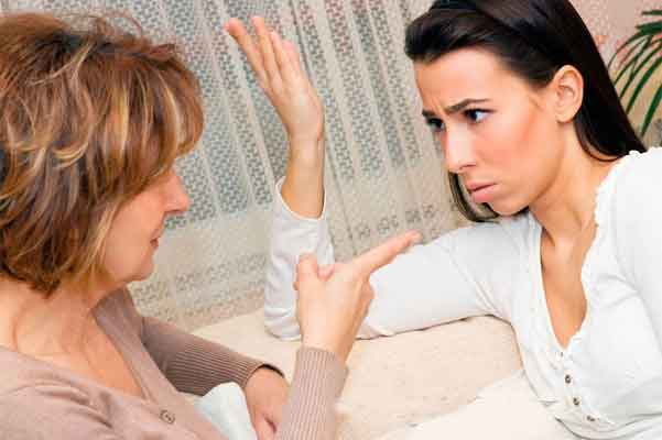 Mẹ chồng đột ngột đến nhà và cho vợ chồng tôi 300 triệu-2