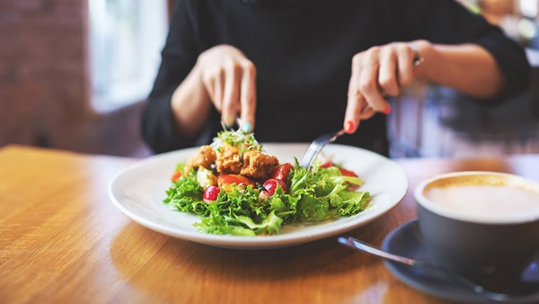 6 kiểu ăn uống dần phá hủy cơ thể và sức khỏe của bạn sau 30 tuổi-4