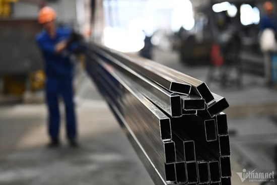 Giá thép giảm lần thứ 13 liên tiếp