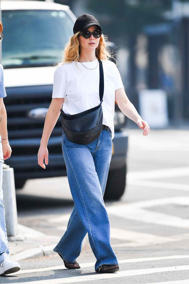 Street style toàn màu trung tính của minh tinh Jennifer Lawrence-1