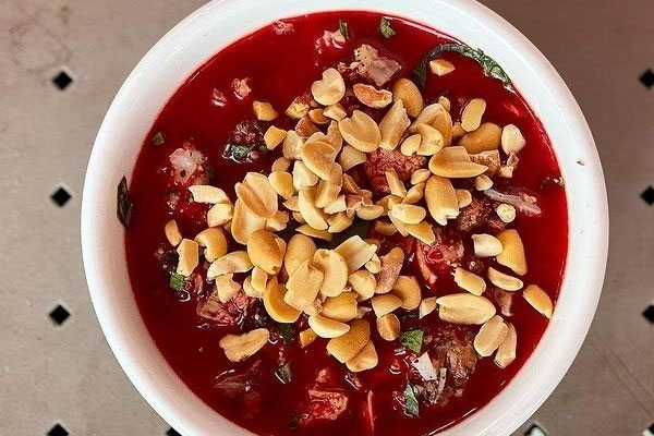 Điếc hoàn toàn sau bữa ăn lòng lợn, tiết canh-1