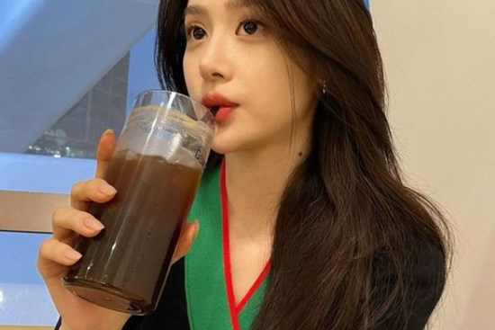 Ngôi sao Nhật Bản cho loại củ quen thuộc vào nước cacao để giảm 9,8cm bụng dưới sau 3 tuần