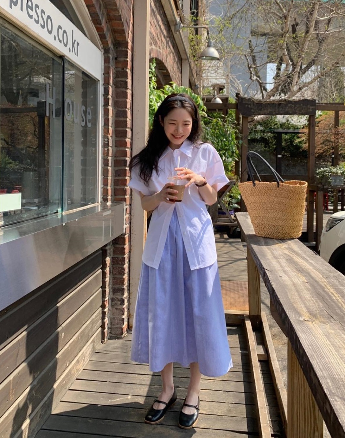 5 kiểu giày dép giúp trẻ hóa phong cách-5