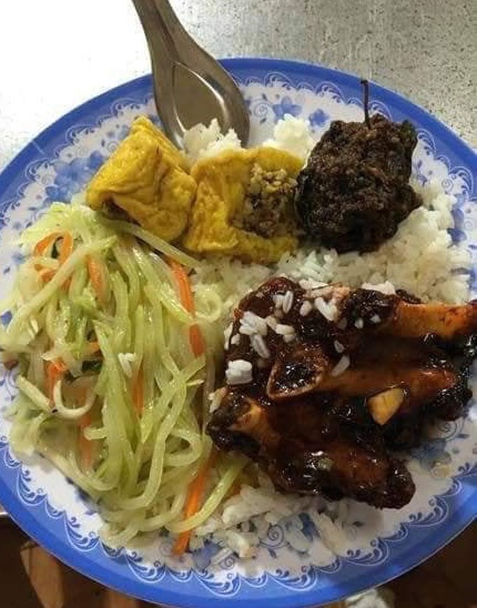 Vụ cơm bụi 160.000 đồng ở Hà Nội: Quán ăn từng nhiều lần bị tố chặt chém?-5