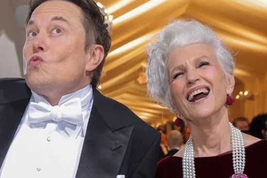 Chân dung người mẹ đa tài của tỷ phú Elon Musk