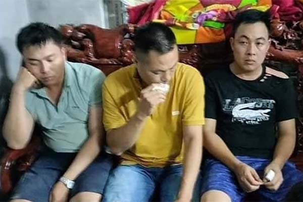 Hà Nam: Xuất hiện nhóm người mặc nhếch nhác, chập tối xin tiền rồi nhanh chóng bỏ đi-2