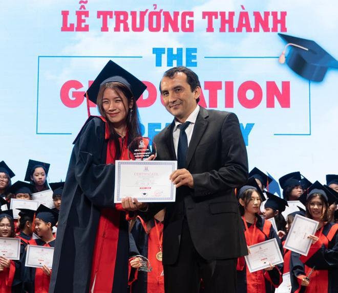 Nữ sinh hot nhất nhì kỳ thi tốt nghiệp THPT là con gái nhạc sĩ Lưu Thiên Hương, ái nữ được mẹ rèn tài sắc vẹn toàn-4