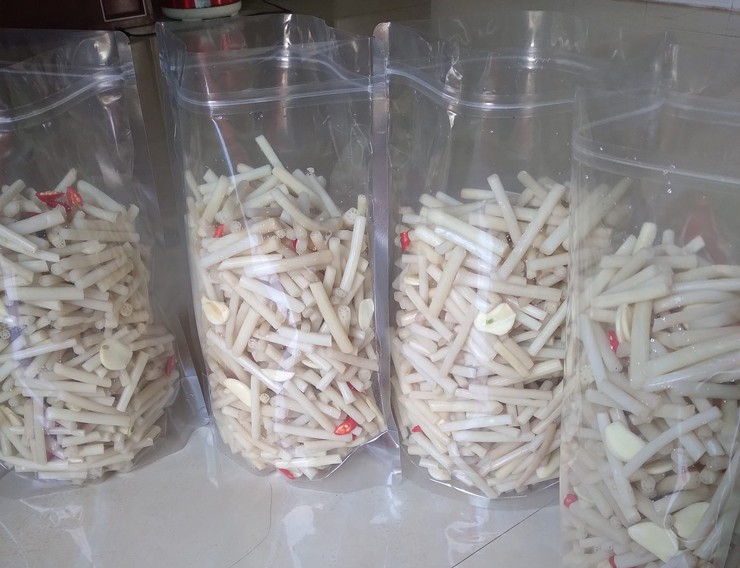 Loại rau” đặc sản trắng ngần vào mùa, giá chỉ từ 40.000 đồng/kg-4