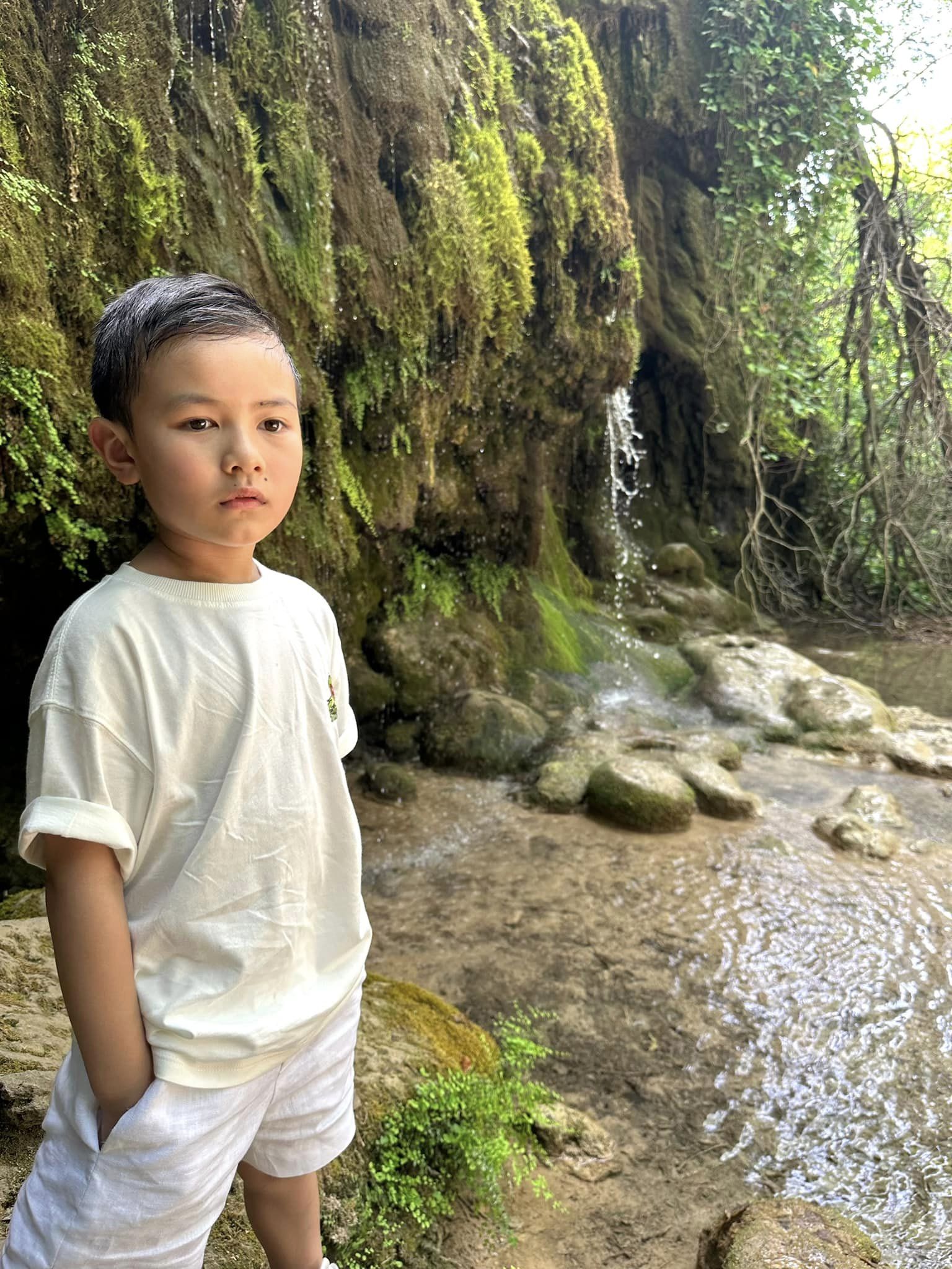 Con trai Đan Trường được mẹ tặng chuyến du lịch châu Âu trong kỳ nghỉ hè, nhìn cậu bé ai cũng khẳng định điều này-5