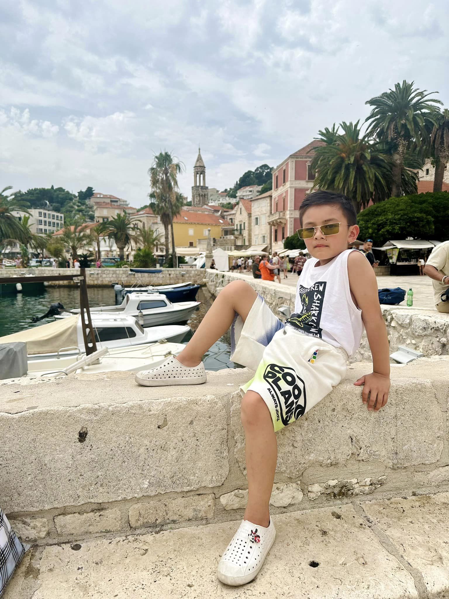 Con trai Đan Trường được mẹ tặng chuyến du lịch châu Âu trong kỳ nghỉ hè, nhìn cậu bé ai cũng khẳng định điều này-7