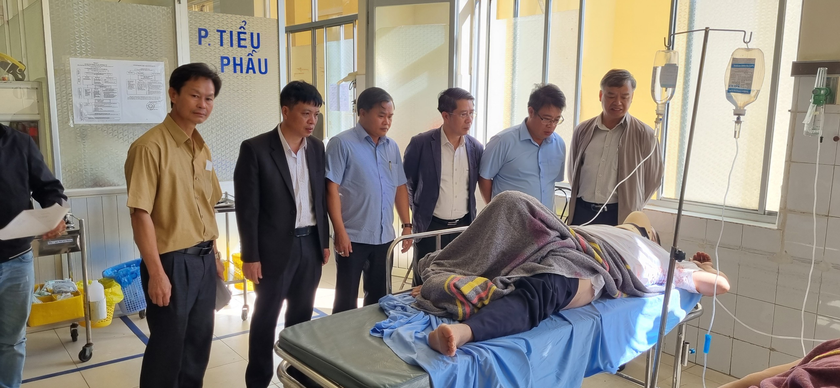 Ô tô con đâm trực diện xe tải, 3 người tử vong-2