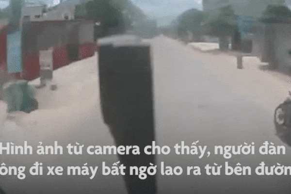 Thiếu quan sát khi sang đường, người đàn ông bị xe buýt tông