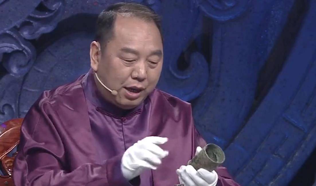 Mang chìa khóa xe gỉ sét đi thẩm định cổ vật, người đàn ông và khán giả đều sửng sốt khi nghe chuyên gia phán về lai lịch của món đồ-7