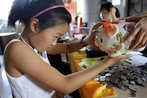 Cách xử lý khôn ngoan khi con hỏi Tại sao nhà mình không có nhiều tiền?-1