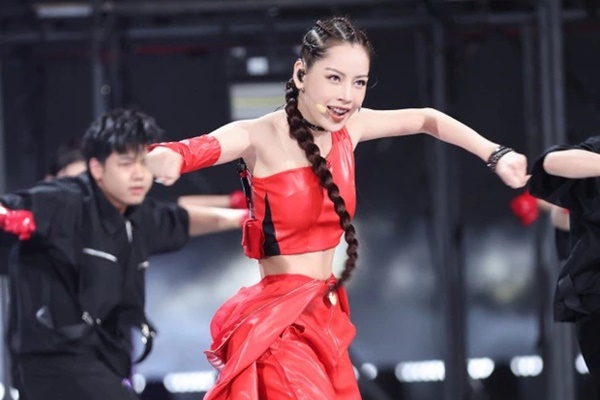 Một nữ ca sĩ Việt nối gót Chi Pu tham gia Đạp Gió 2024?-3