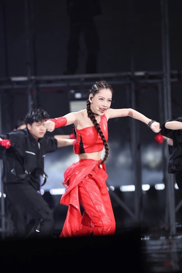 Chi Pu vươn lên dẫn đầu Đạp Gió 2023 khiến dàn sao quốc tế ôm chầm bật khóc-2