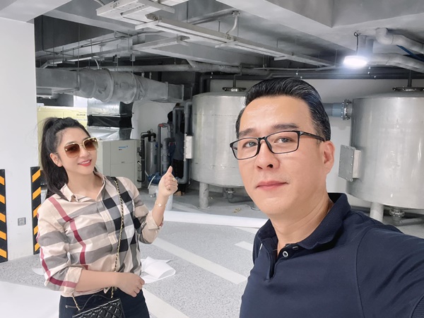 Vướng tin đồn trục trặc với Vua cá Koi, Hà Thanh Xuân ngày càng gợi cảm-3